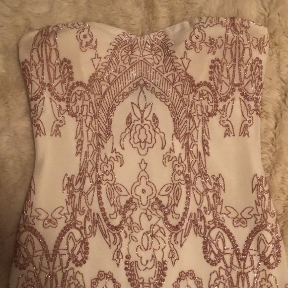 Le Chateau Dress - Picture 2 of 6